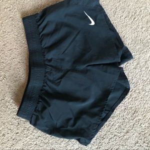 BLACK NIKE SHORTS